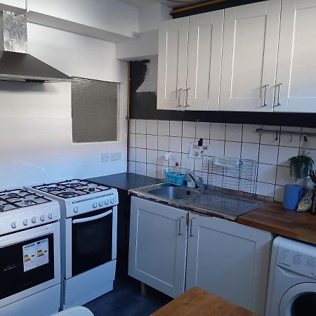 Single Room With Underbed 8 London Bagian luar foto