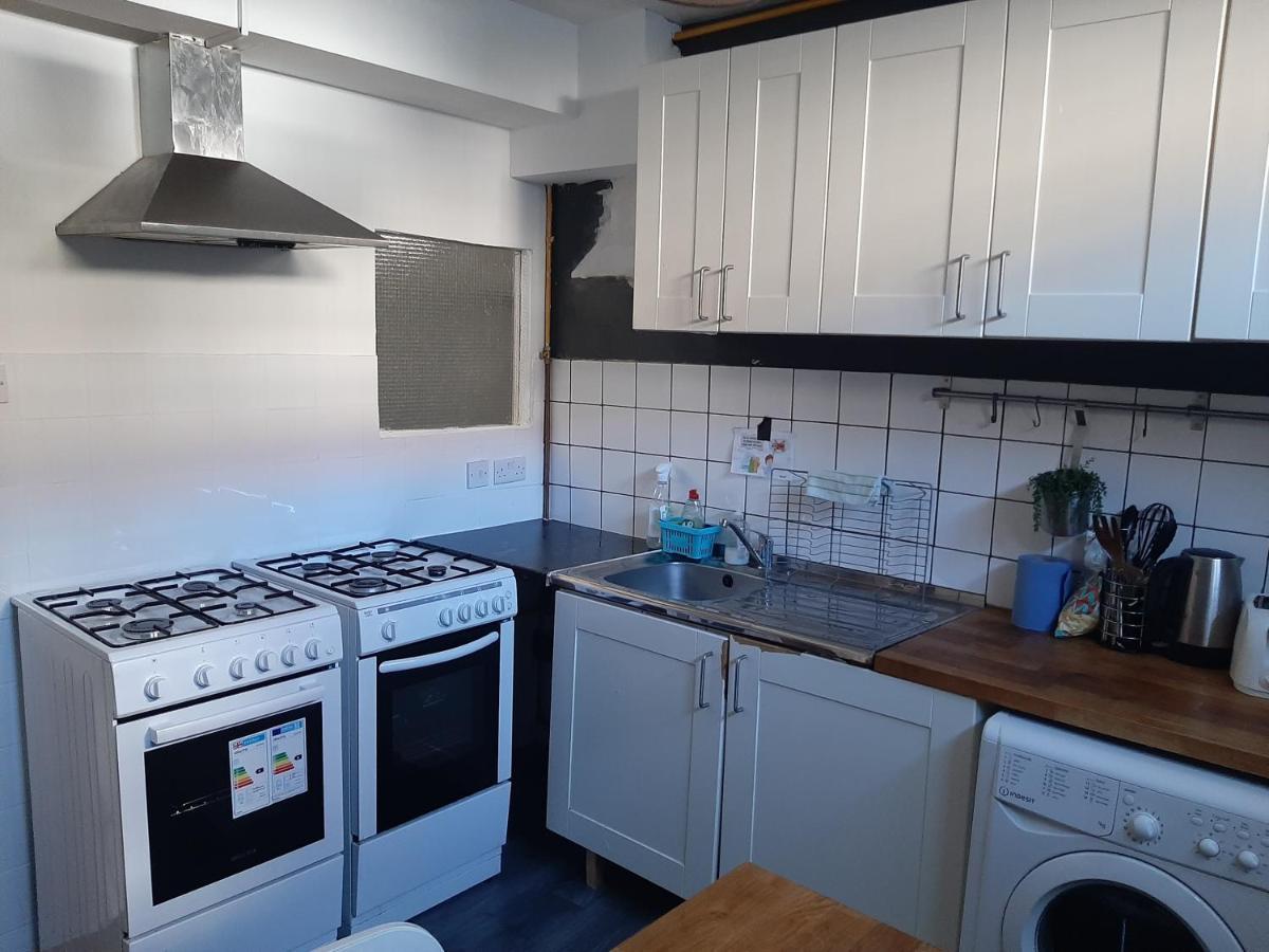 Single Room With Underbed 8 London Bagian luar foto