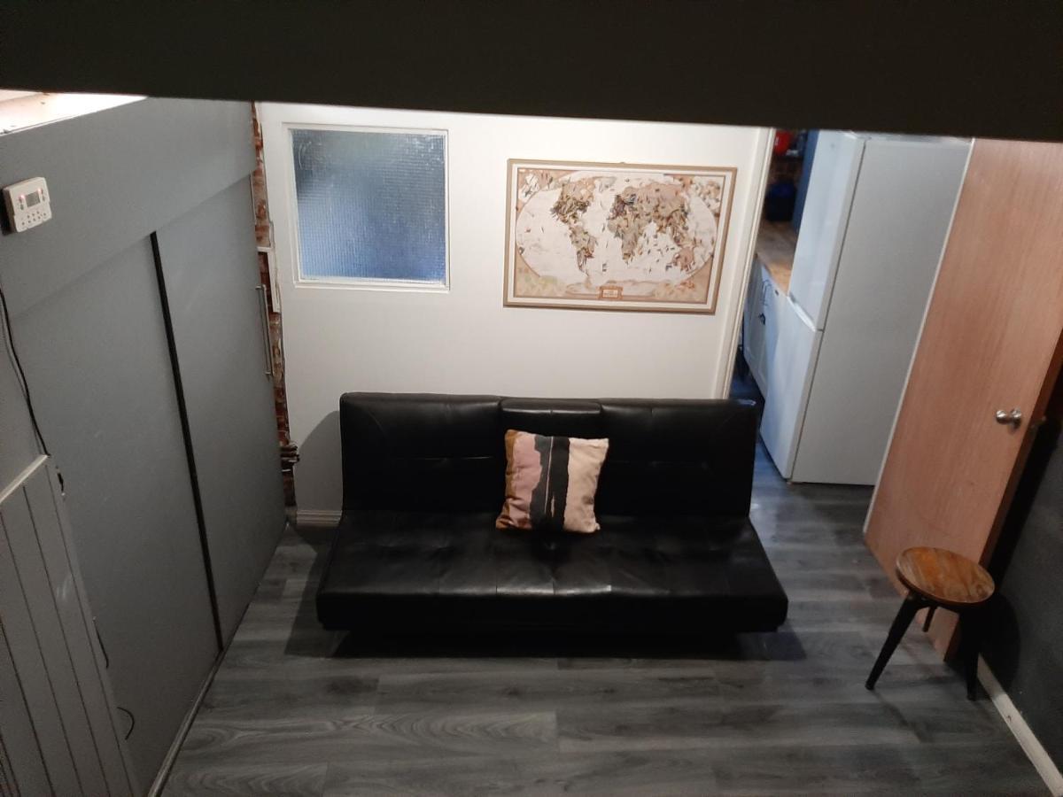 Single Room With Underbed 8 London Bagian luar foto