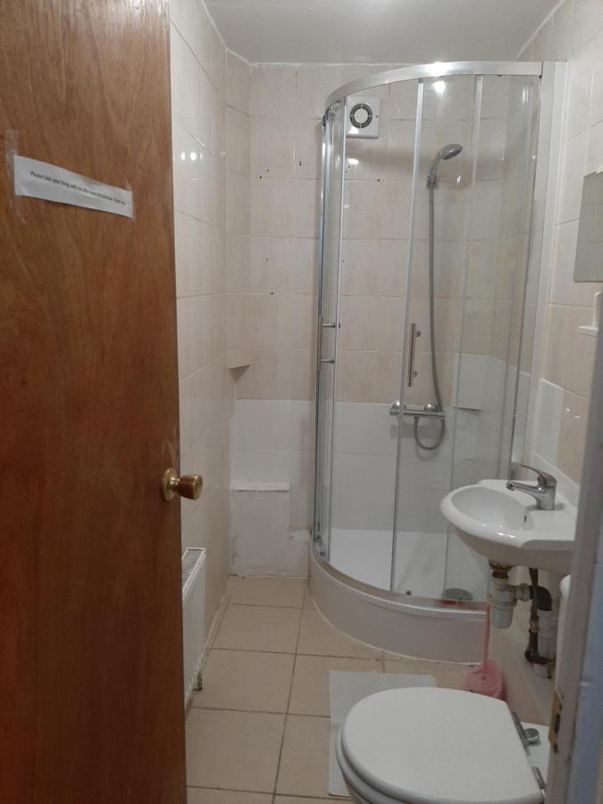 Single Room With Underbed 8 London Bagian luar foto
